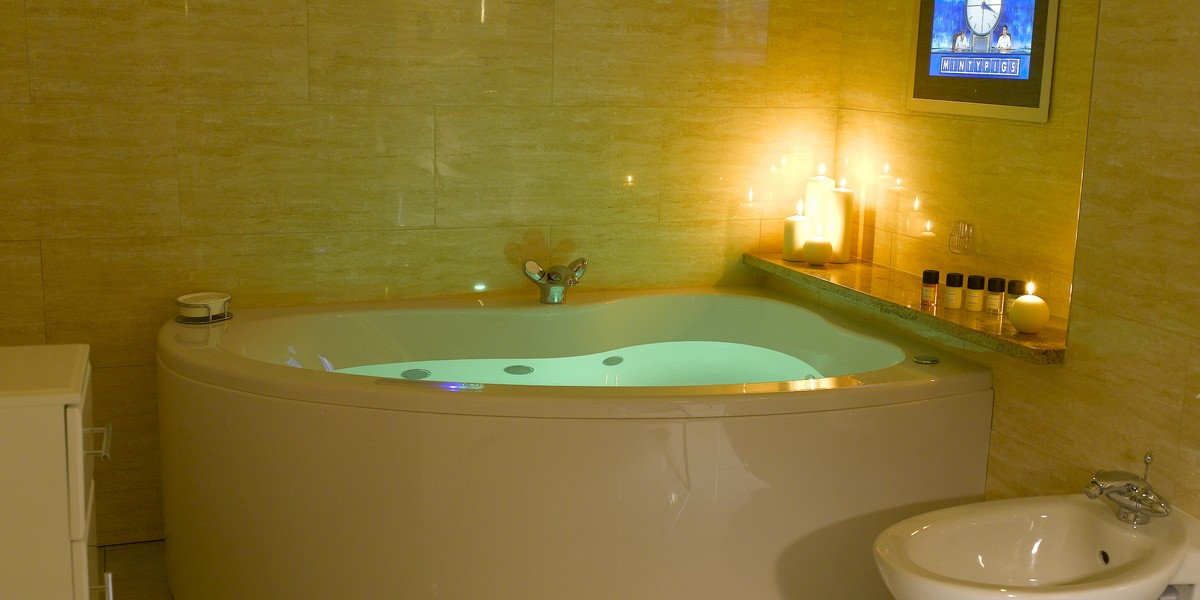 Luxury Suite - Jacuzzi Bath